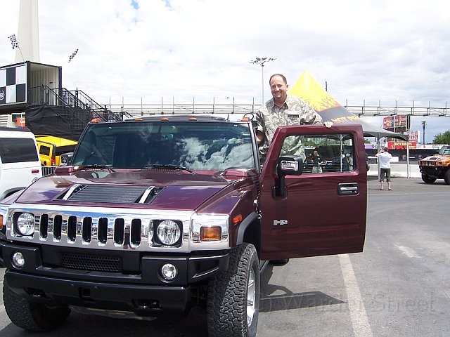 Lee Getting A Hummer.jpg